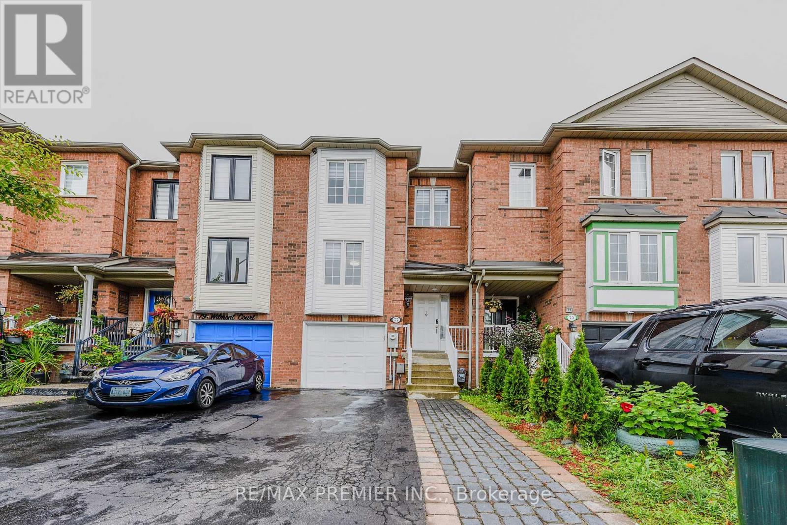 Photo 2 of 77 Wilmont Court, Brampton ON