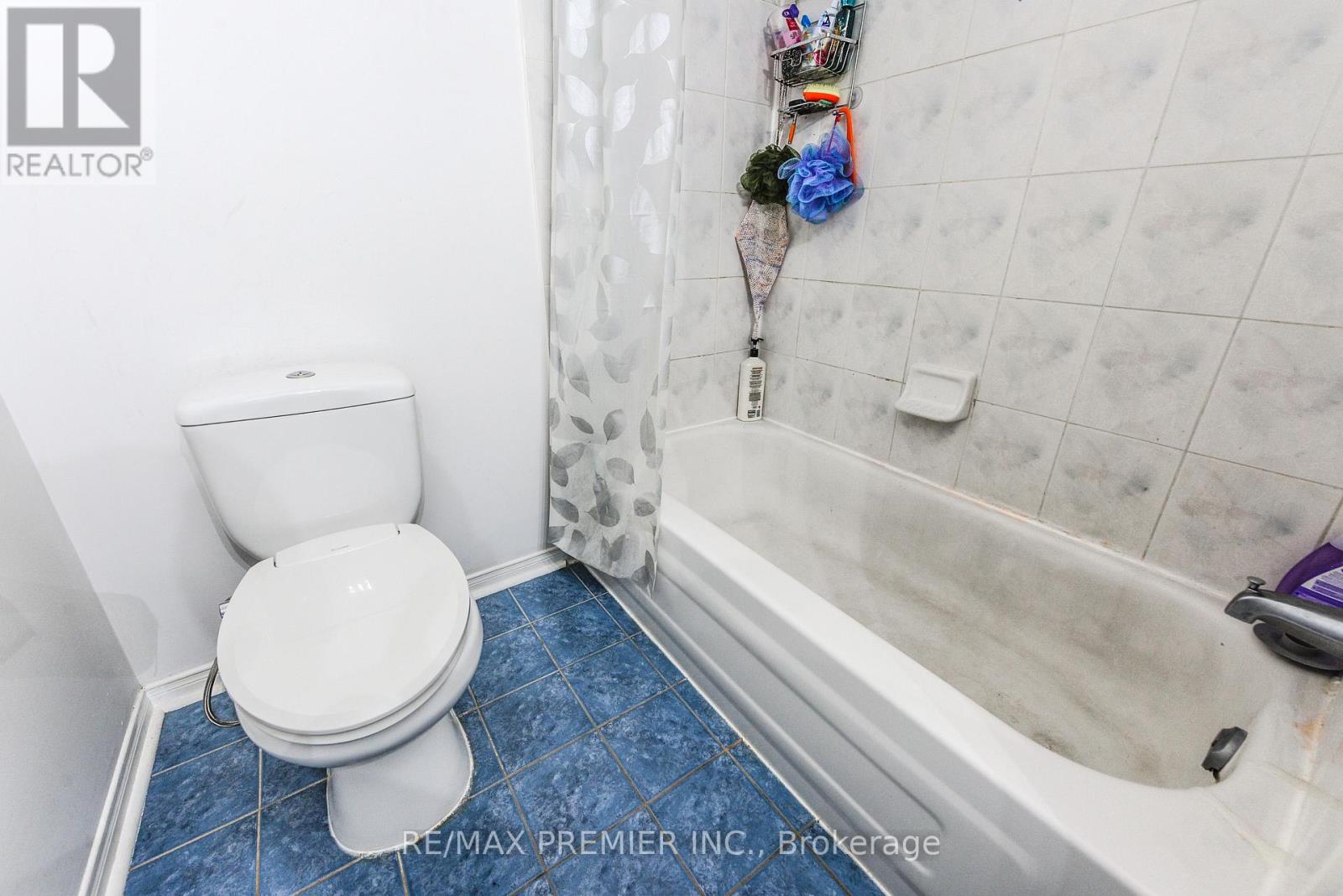 Photo 23 of 77 Wilmont Court, Brampton ON