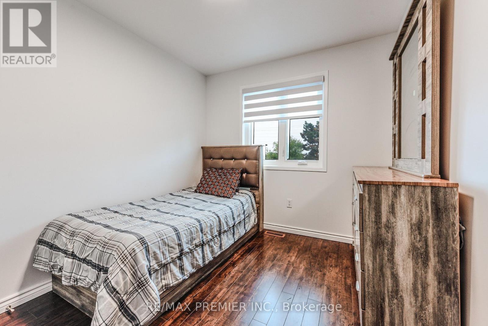 Photo 26 of 77 Wilmont Court, Brampton ON