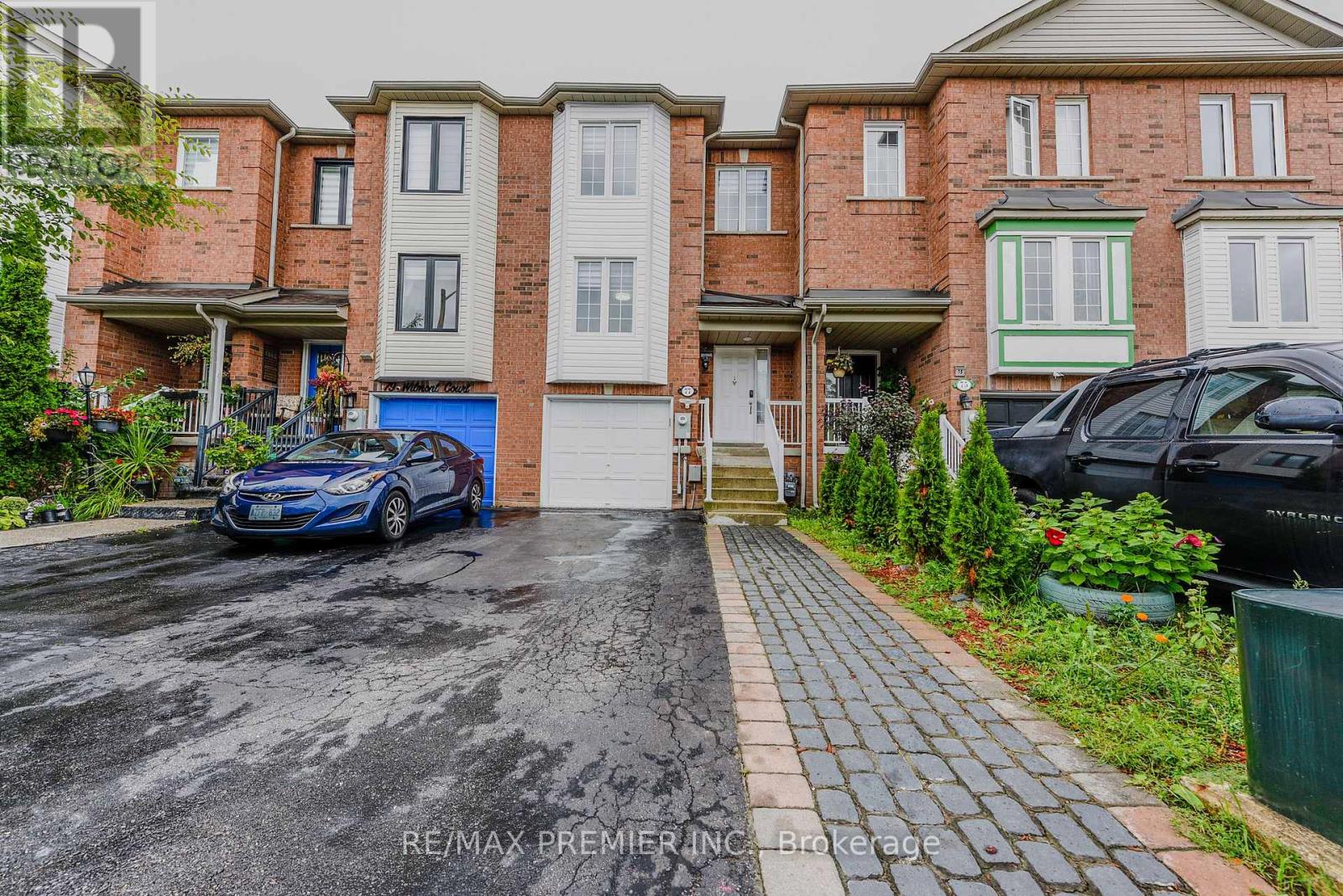 Photo 3 of 77 Wilmont Court, Brampton ON