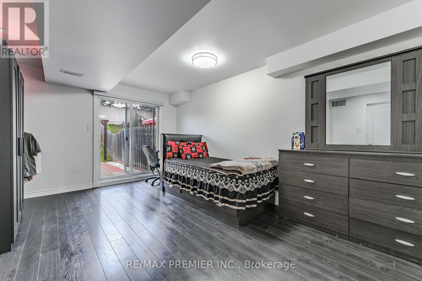Photo 32 of 77 Wilmont Court, Brampton ON