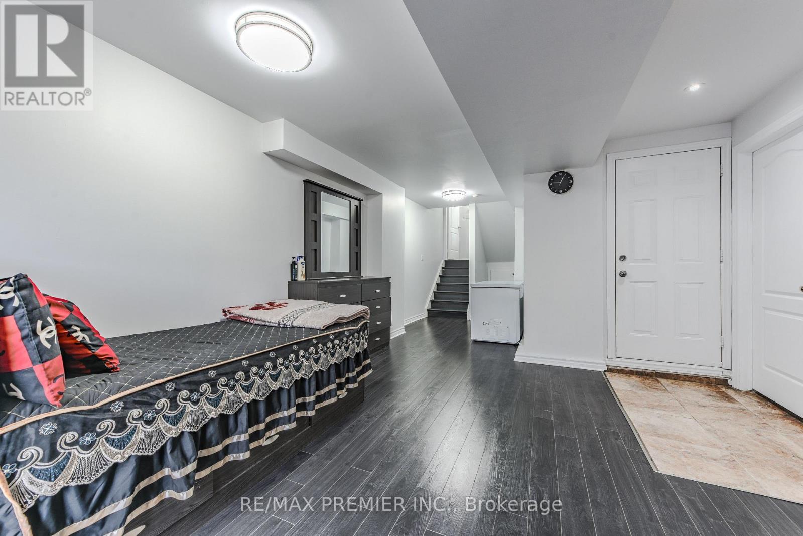 Photo 33 of 77 Wilmont Court, Brampton ON