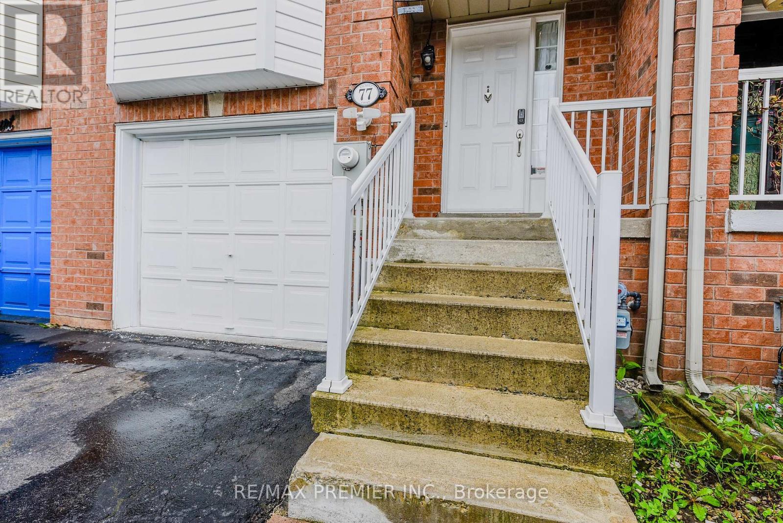 Photo 4 of 77 Wilmont Court, Brampton ON