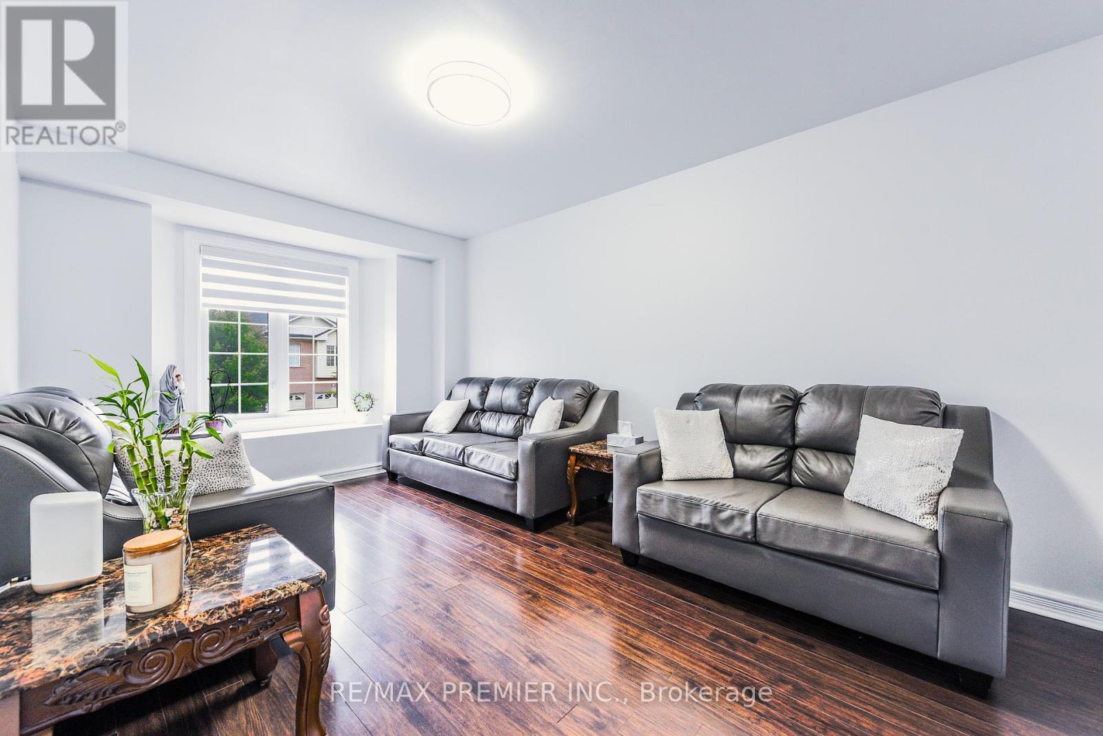 Photo 6 of 77 Wilmont Court, Brampton ON