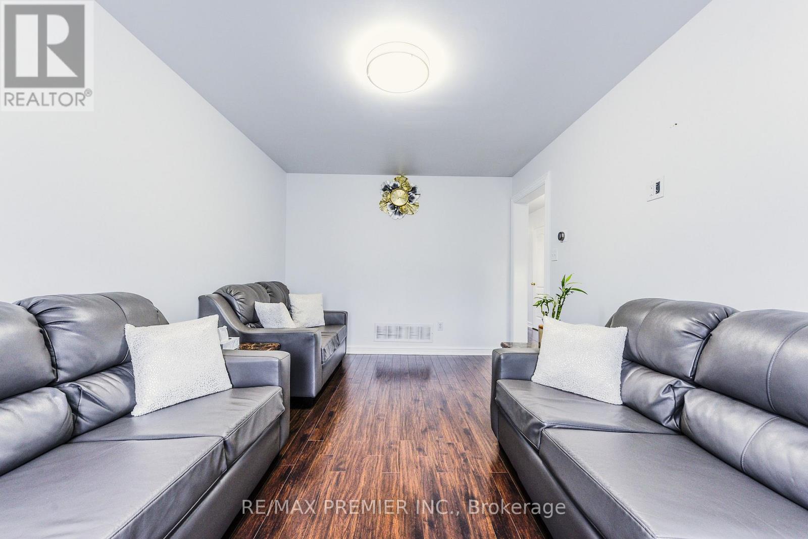 Photo 7 of 77 Wilmont Court, Brampton ON