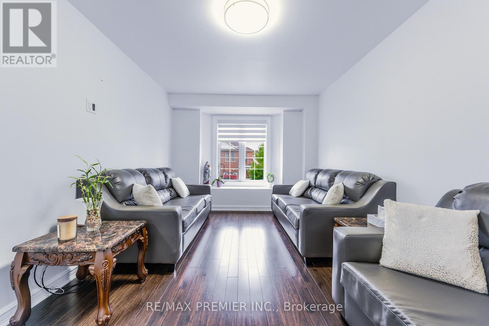 Photo 8 of 77 Wilmont Court, Brampton ON