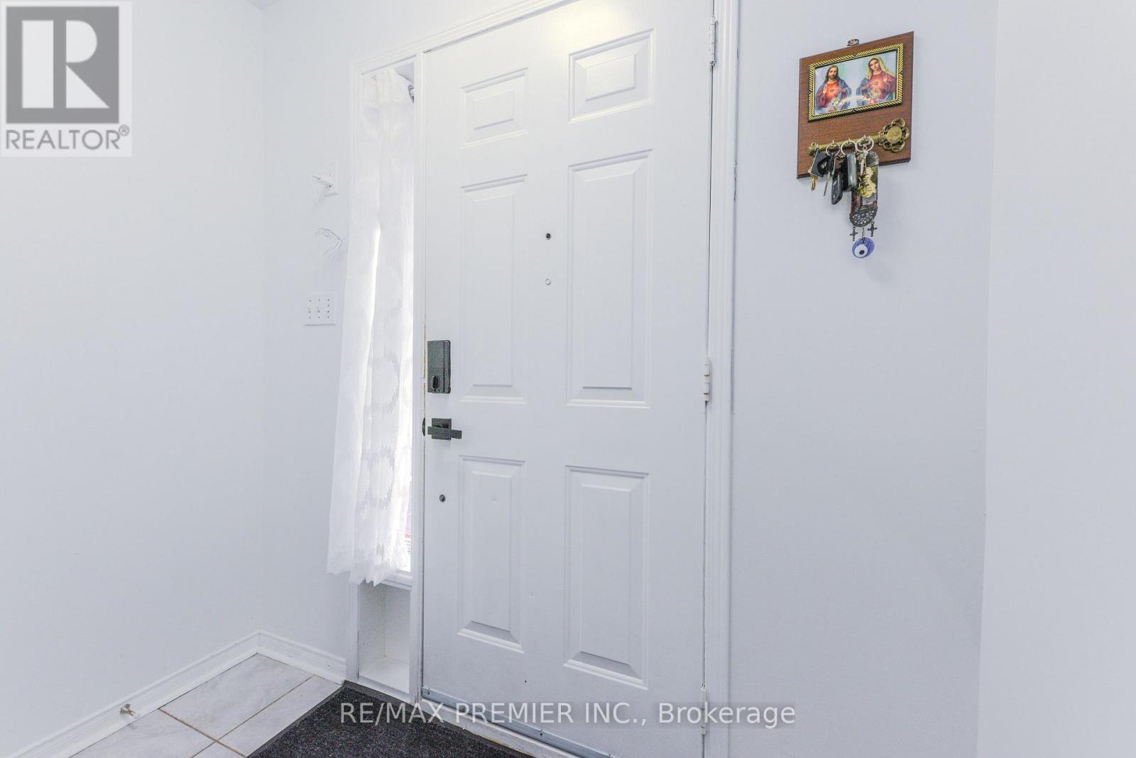 Photo 9 of 77 Wilmont Court, Brampton ON