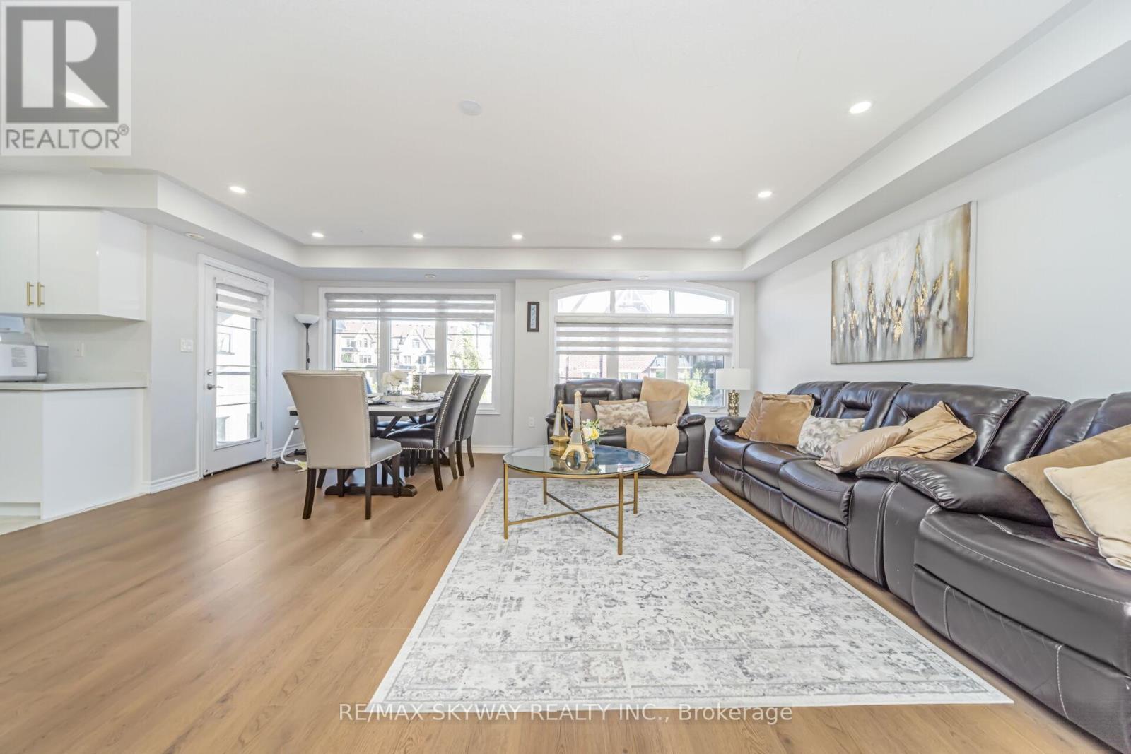 Photo 10 of 22 200 Veterans Drive, Brampton ON