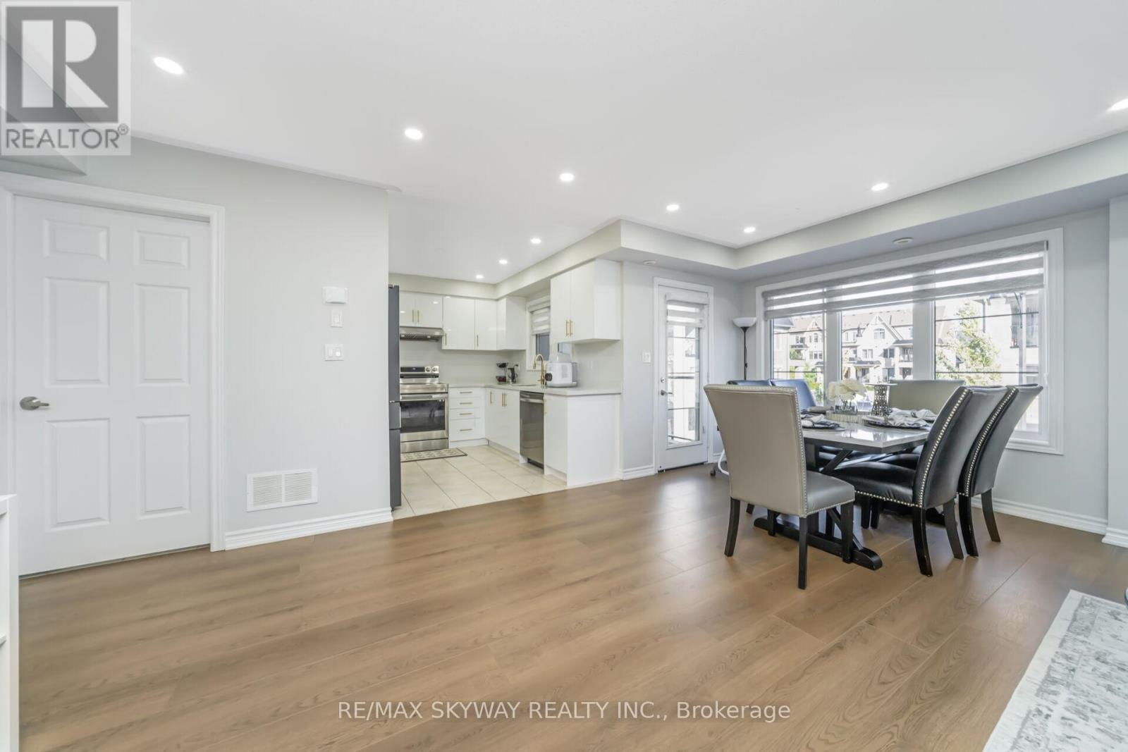Photo 14 of 22 200 Veterans Drive, Brampton ON