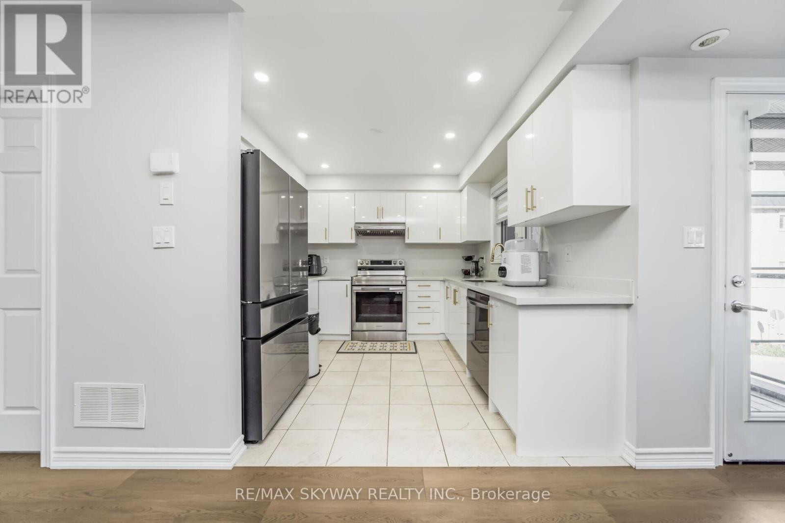 Photo 15 of 22 200 Veterans Drive, Brampton ON
