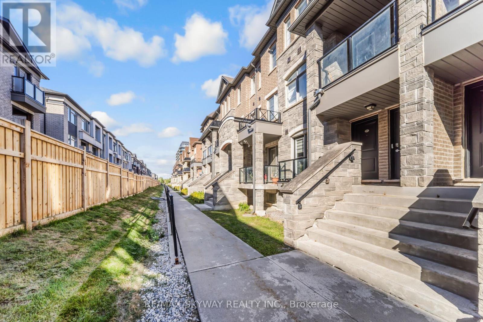 Photo 2 of 22 200 Veterans Drive, Brampton ON