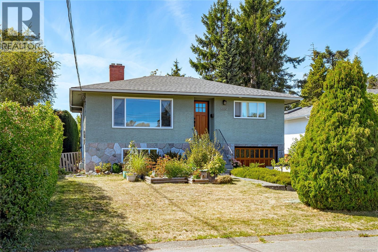 3904 Anton Street, Saanich