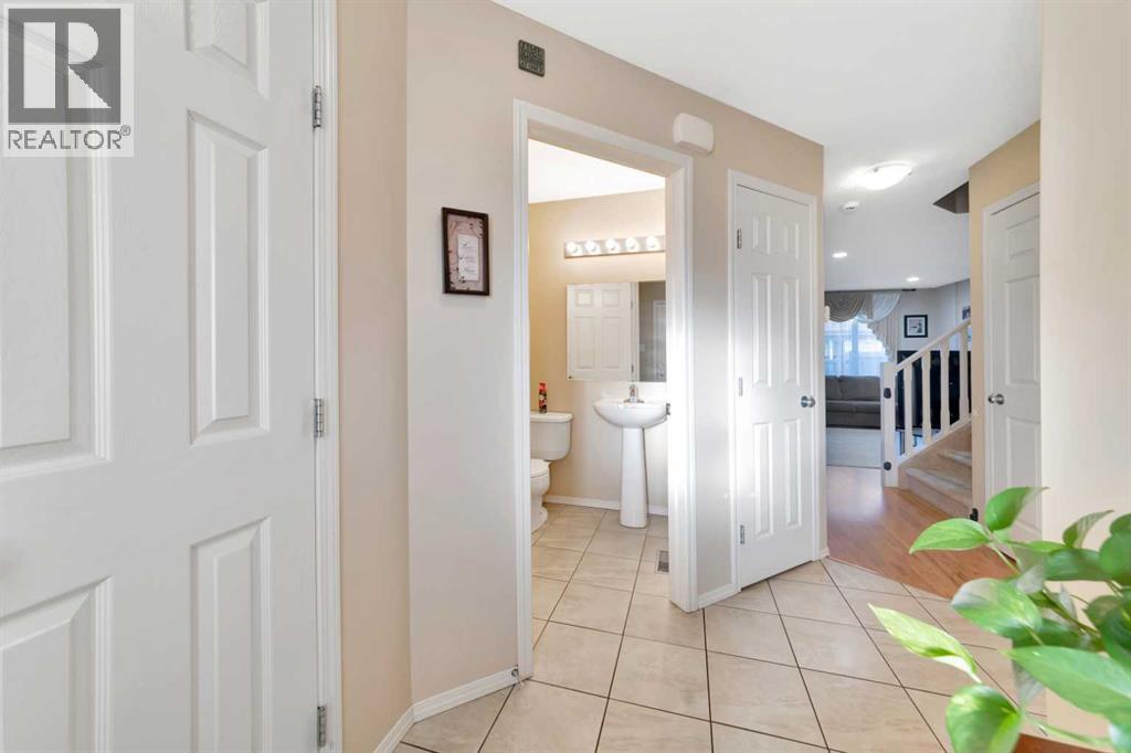 Photo 3 of 1 1407 53 Avenue, Lloydminster AB