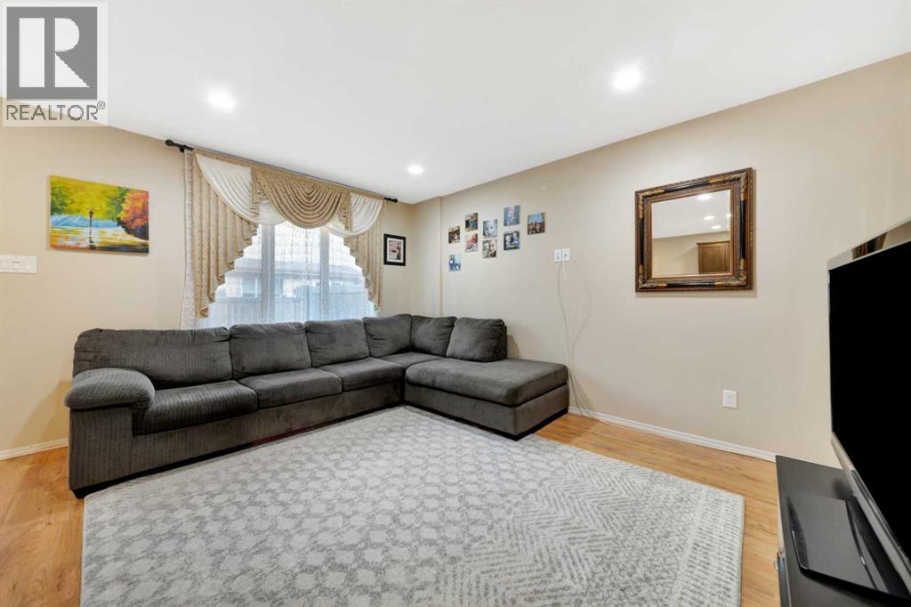 Photo 5 of 1 1407 53 Avenue, Lloydminster AB