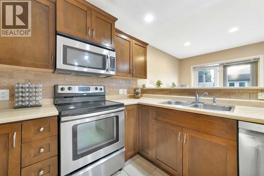 Photo 9 of 1 1407 53 Avenue, Lloydminster AB