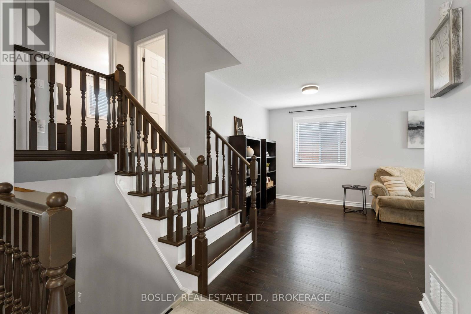Photo 11 of 7733 Alpine Drive S, Niagara Falls ON