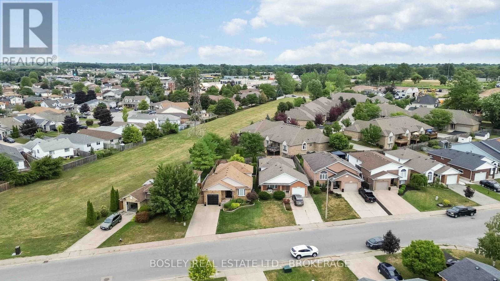 Photo 25 of 7733 Alpine Drive S, Niagara Falls ON