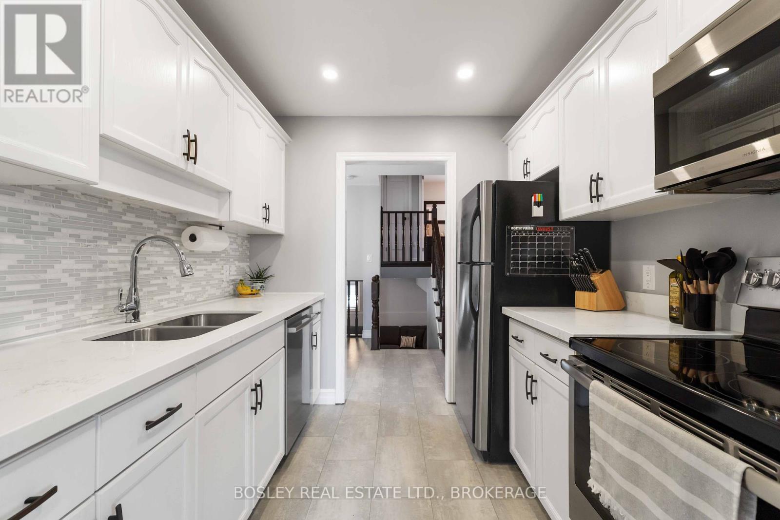 Photo 8 of 7733 Alpine Drive S, Niagara Falls ON