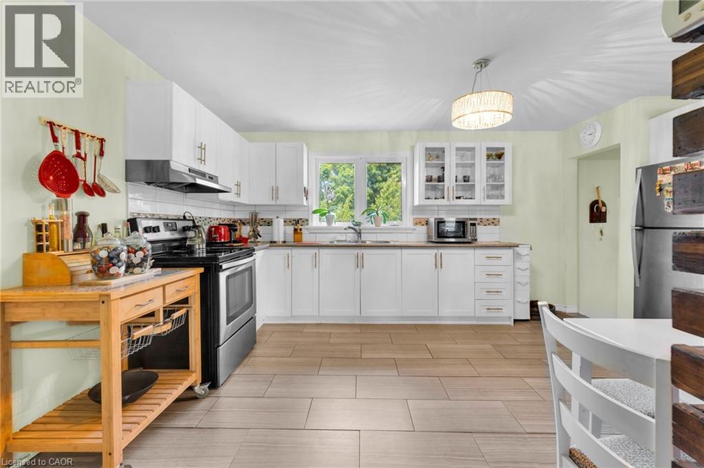 Photo 10 of 19 Kinnard Road, Brantford ON