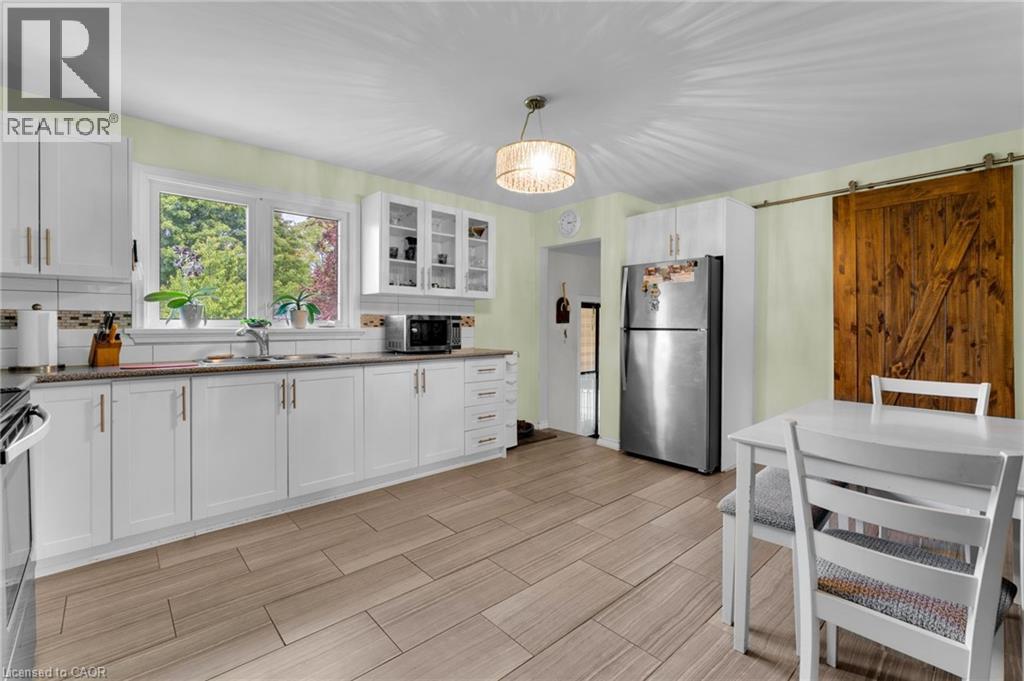 Photo 11 of 19 Kinnard Road, Brantford ON