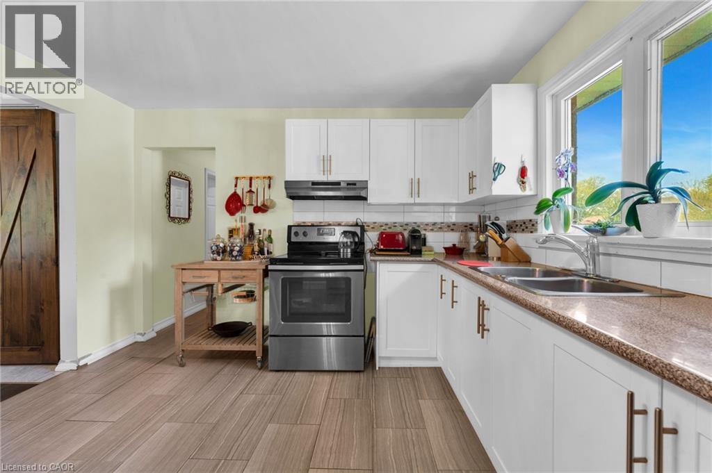 Photo 14 of 19 Kinnard Road, Brantford ON
