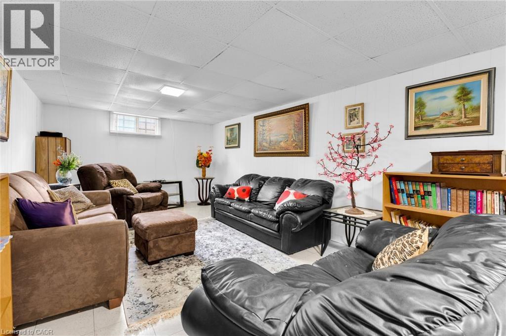 Photo 27 of 19 Kinnard Road, Brantford ON