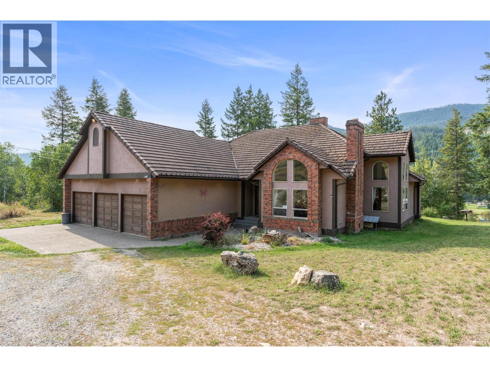 995 Shuswap River Drive, Lumby