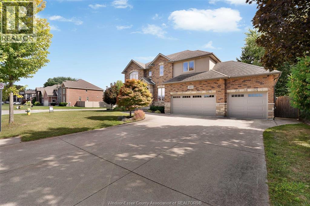 Photo 2 of 2895 Brooklyn Avenue, Lasalle ON