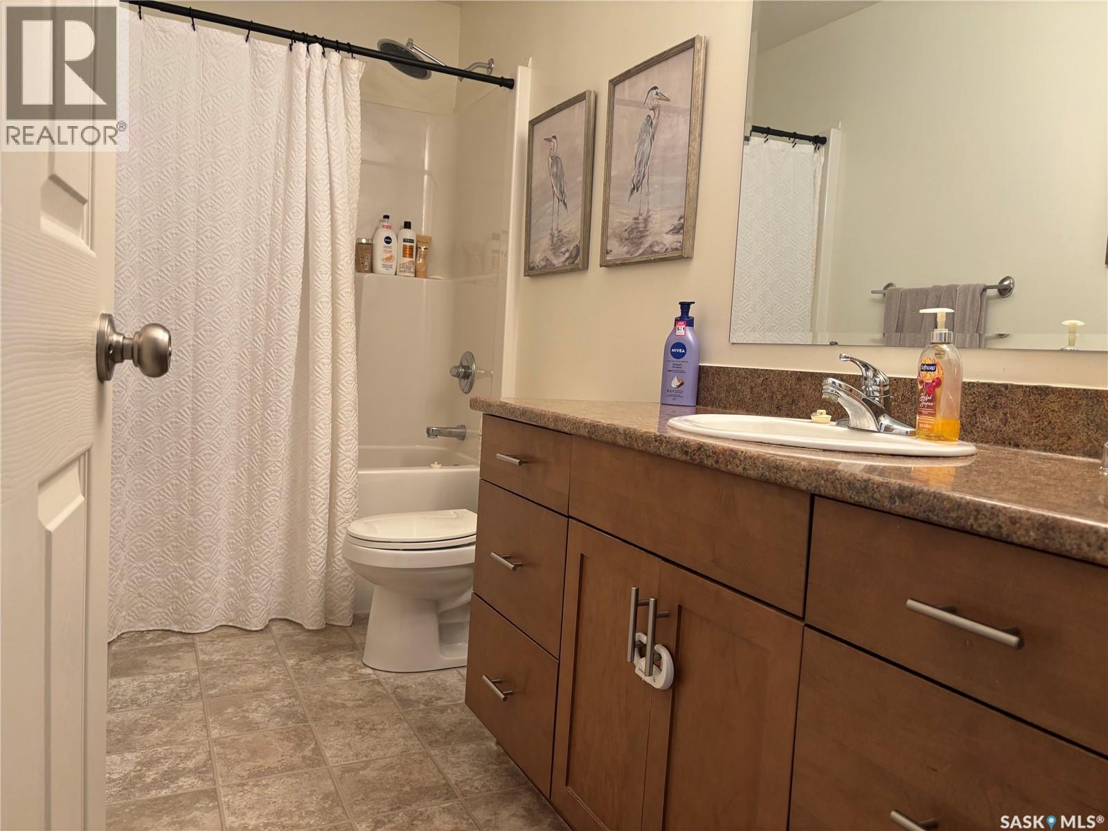 Photo 15 of 813 Lochwood Place, Swift Current SK
