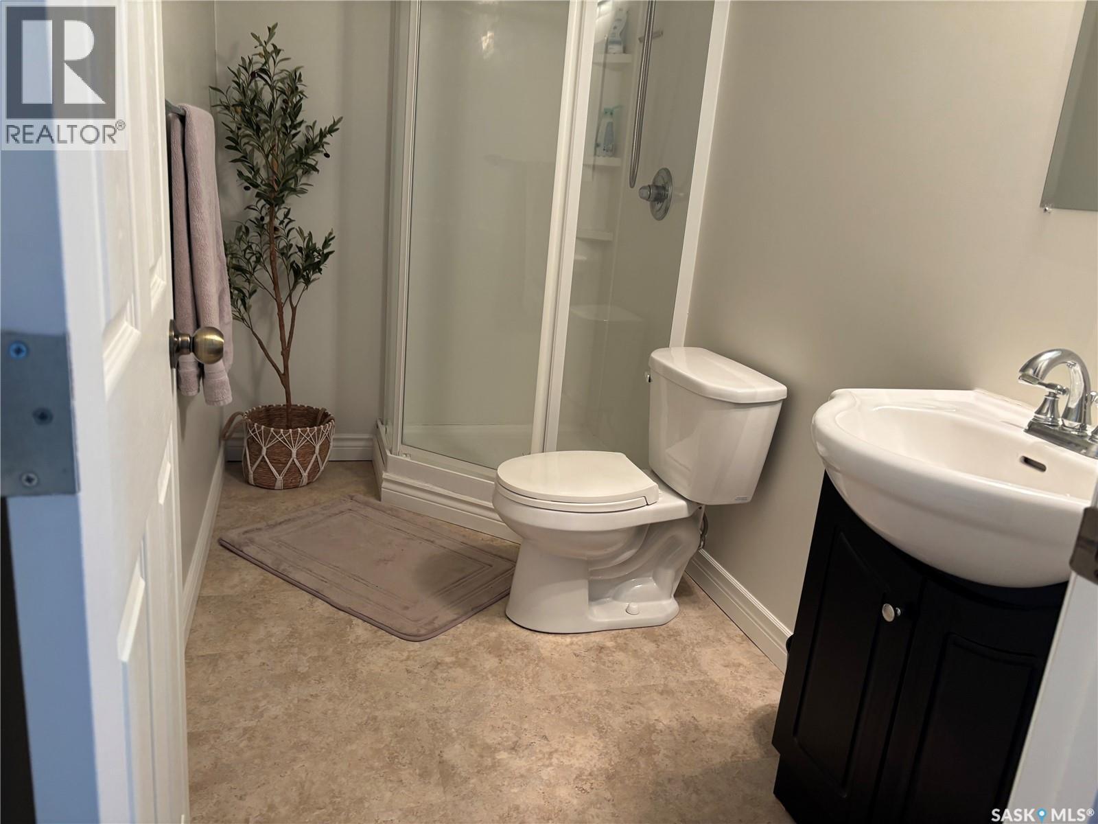 Photo 19 of 813 Lochwood Place, Swift Current SK