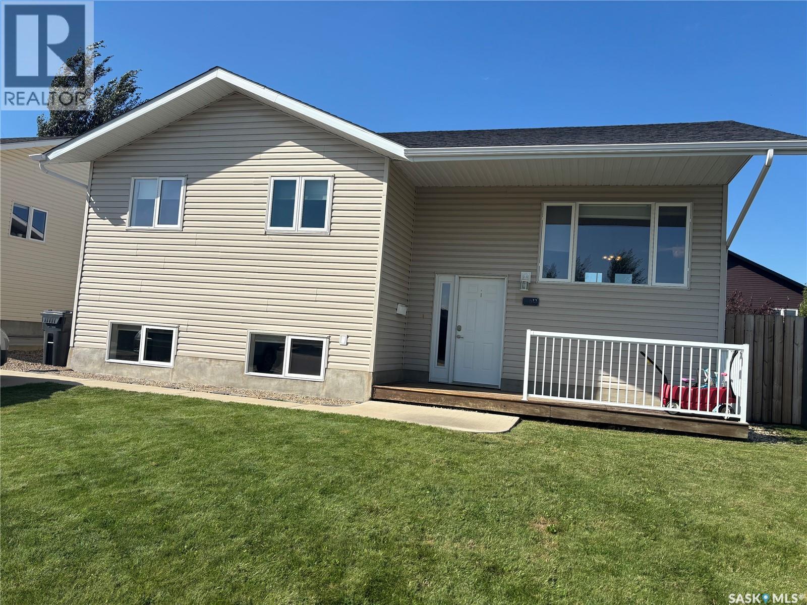 Photo 30 of 813 Lochwood Place, Swift Current SK