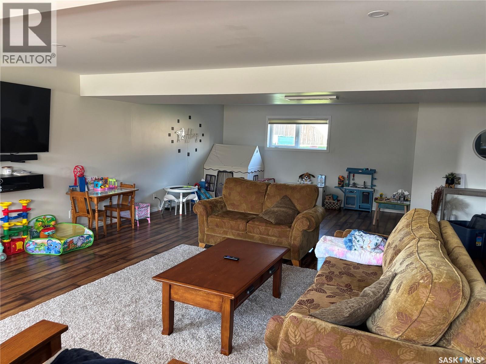 Photo 21 of 813 Lochwood Place, Swift Current SK