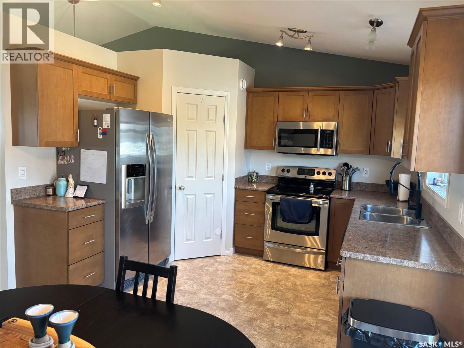 Photo 1 of 813 Lochwood Place, Swift Current SK