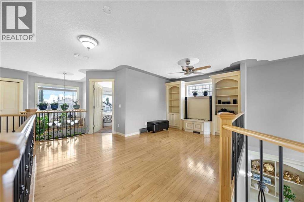 Photo 24 of 107 Royal Ridge Rise Nw, Calgary AB