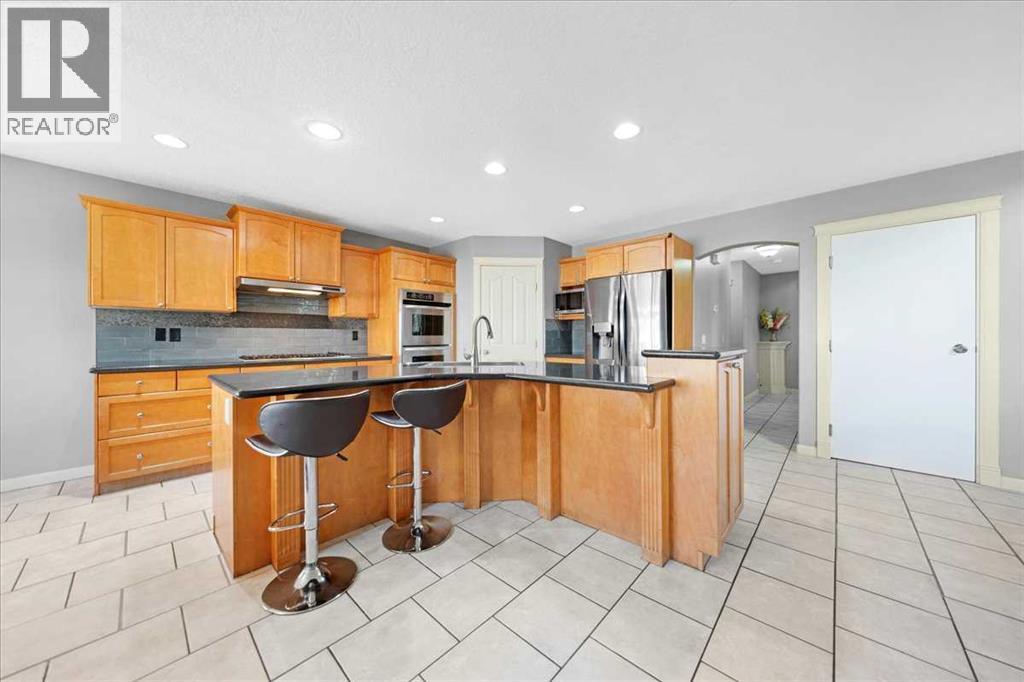 Photo 15 of 107 Royal Ridge Rise Nw, Calgary AB
