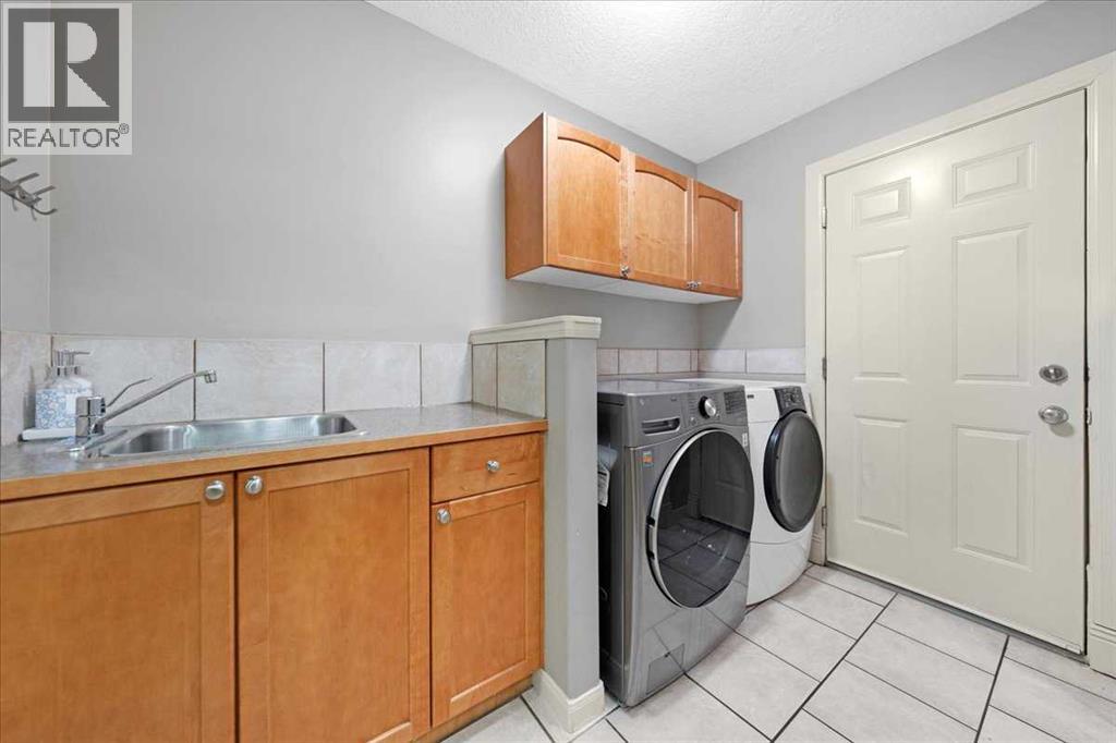 Photo 23 of 107 Royal Ridge Rise Nw, Calgary AB