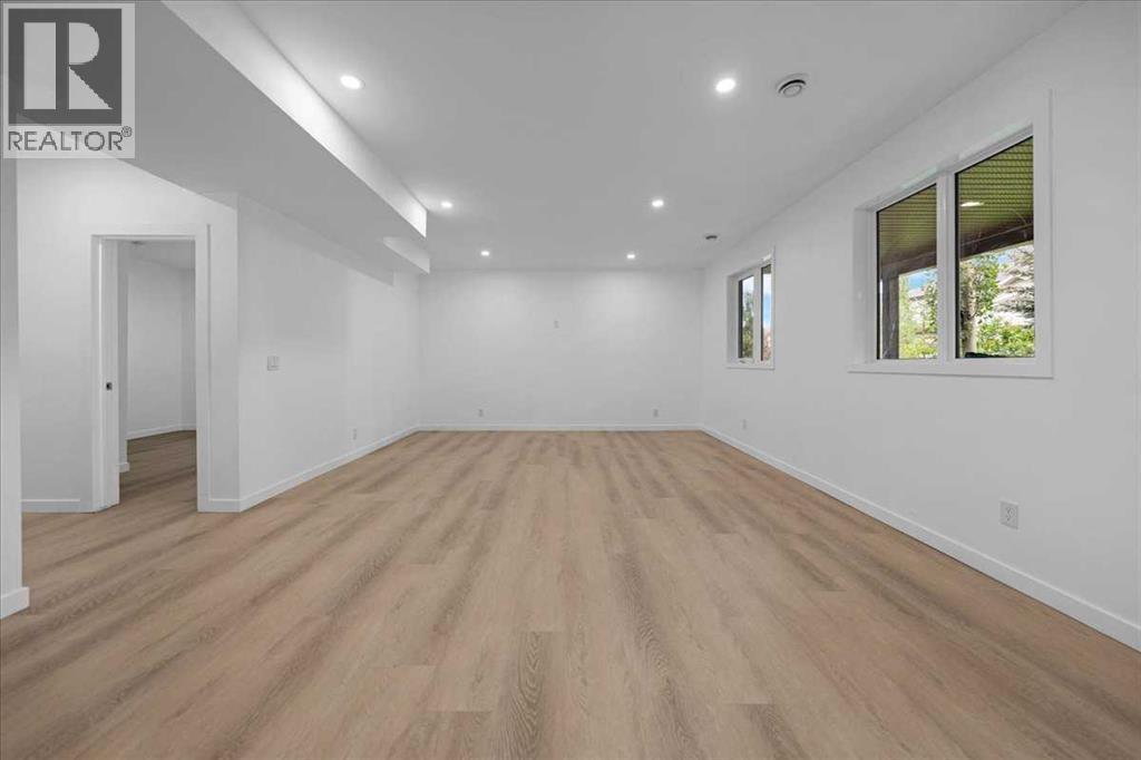 Photo 38 of 107 Royal Ridge Rise Nw, Calgary AB