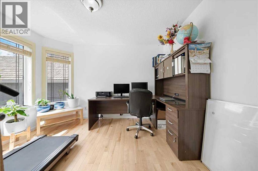 Photo 9 of 107 Royal Ridge Rise Nw, Calgary AB