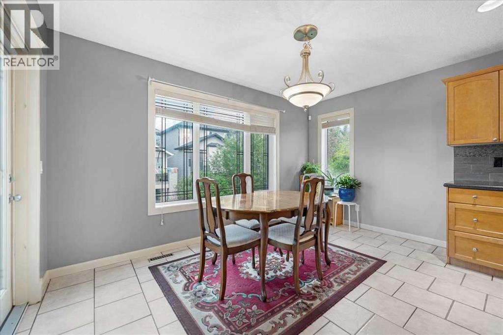 Photo 19 of 107 Royal Ridge Rise Nw, Calgary AB