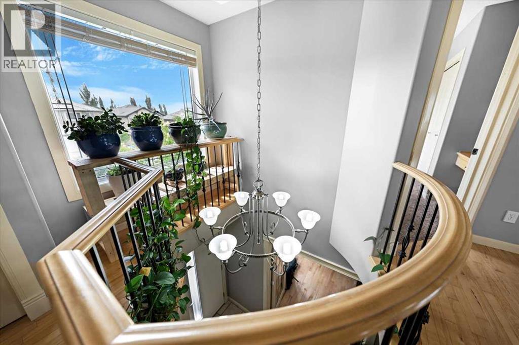 Photo 32 of 107 Royal Ridge Rise Nw, Calgary AB