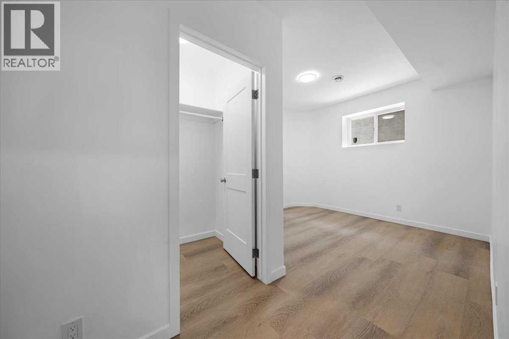 Photo 43 of 107 Royal Ridge Rise Nw, Calgary AB