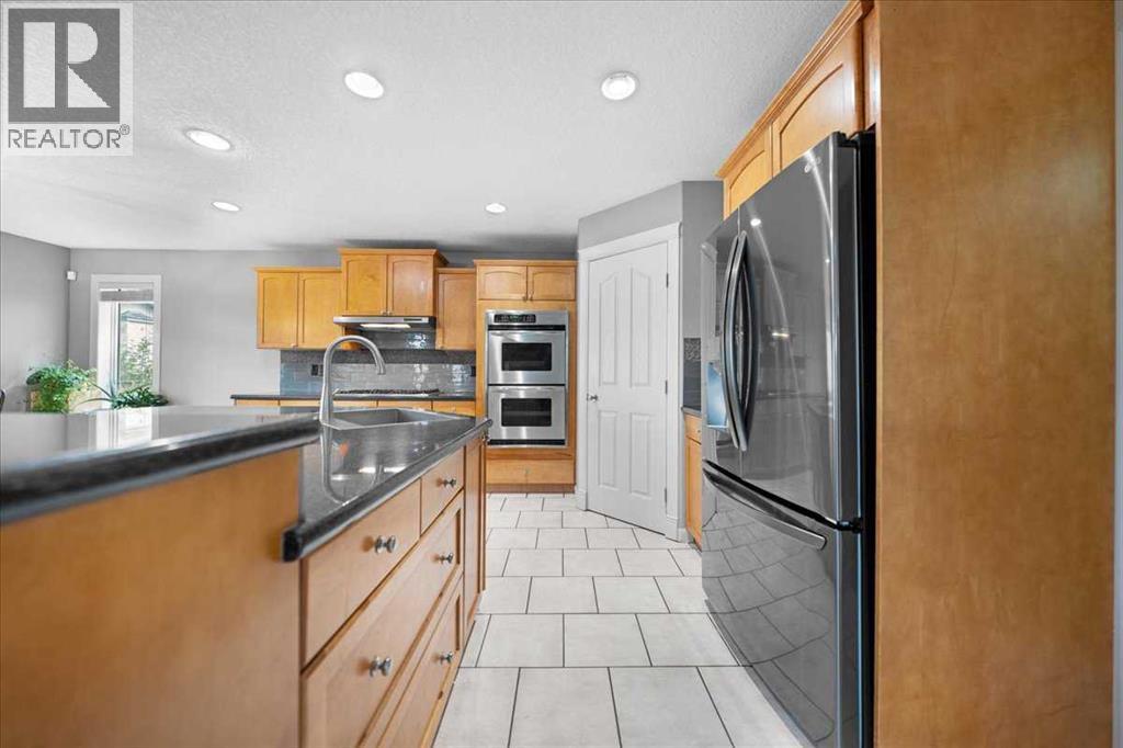 Photo 16 of 107 Royal Ridge Rise Nw, Calgary AB