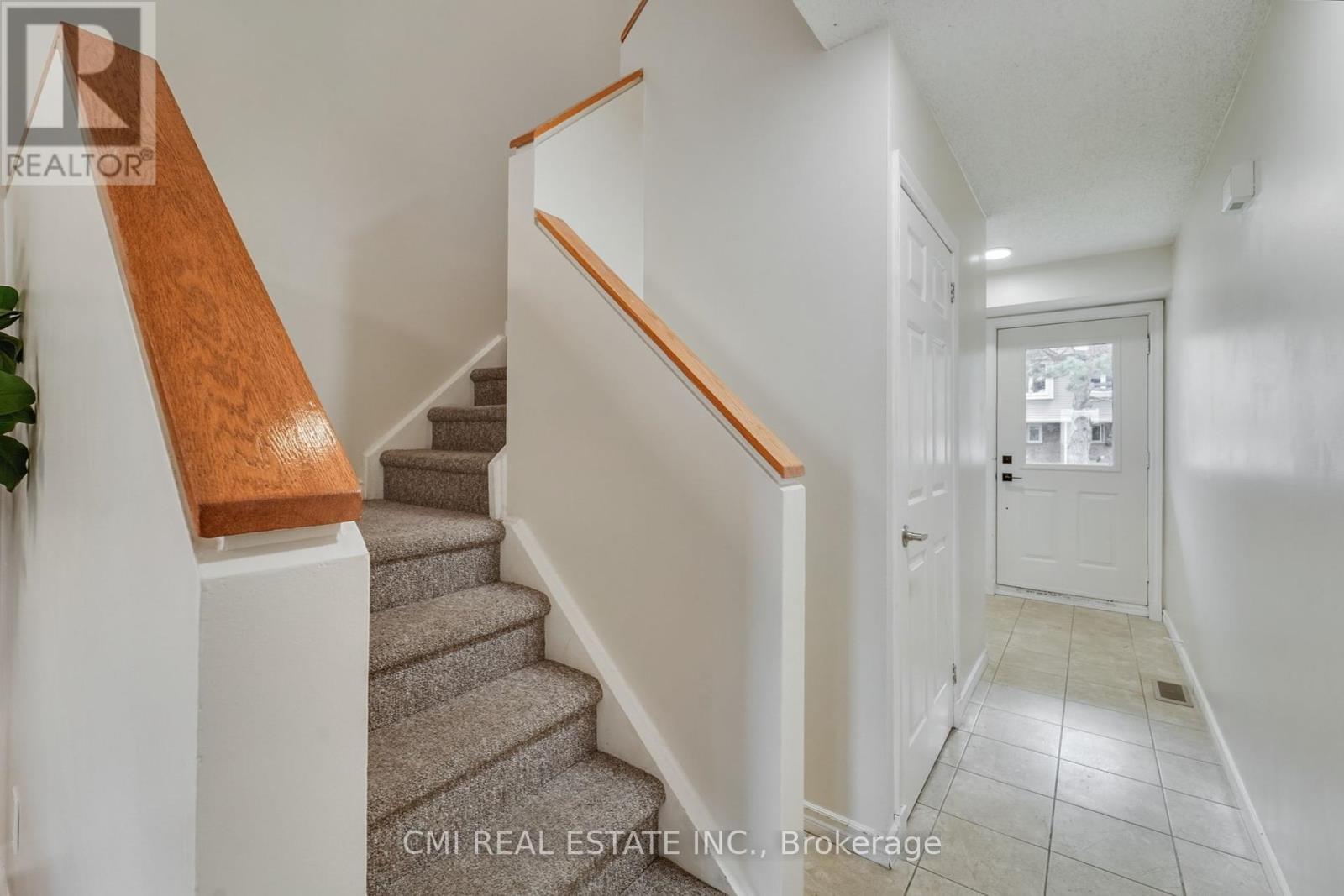 Photo 11 of 49 495 Sidney Drive, Ottawa ON