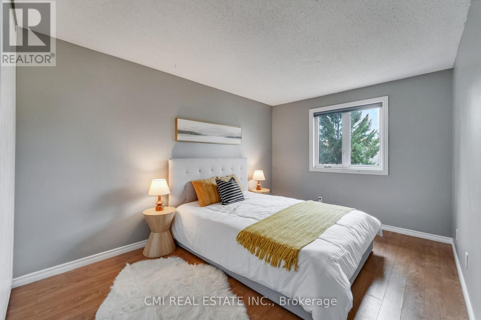 Photo 12 of 49 495 Sidney Drive, Ottawa ON