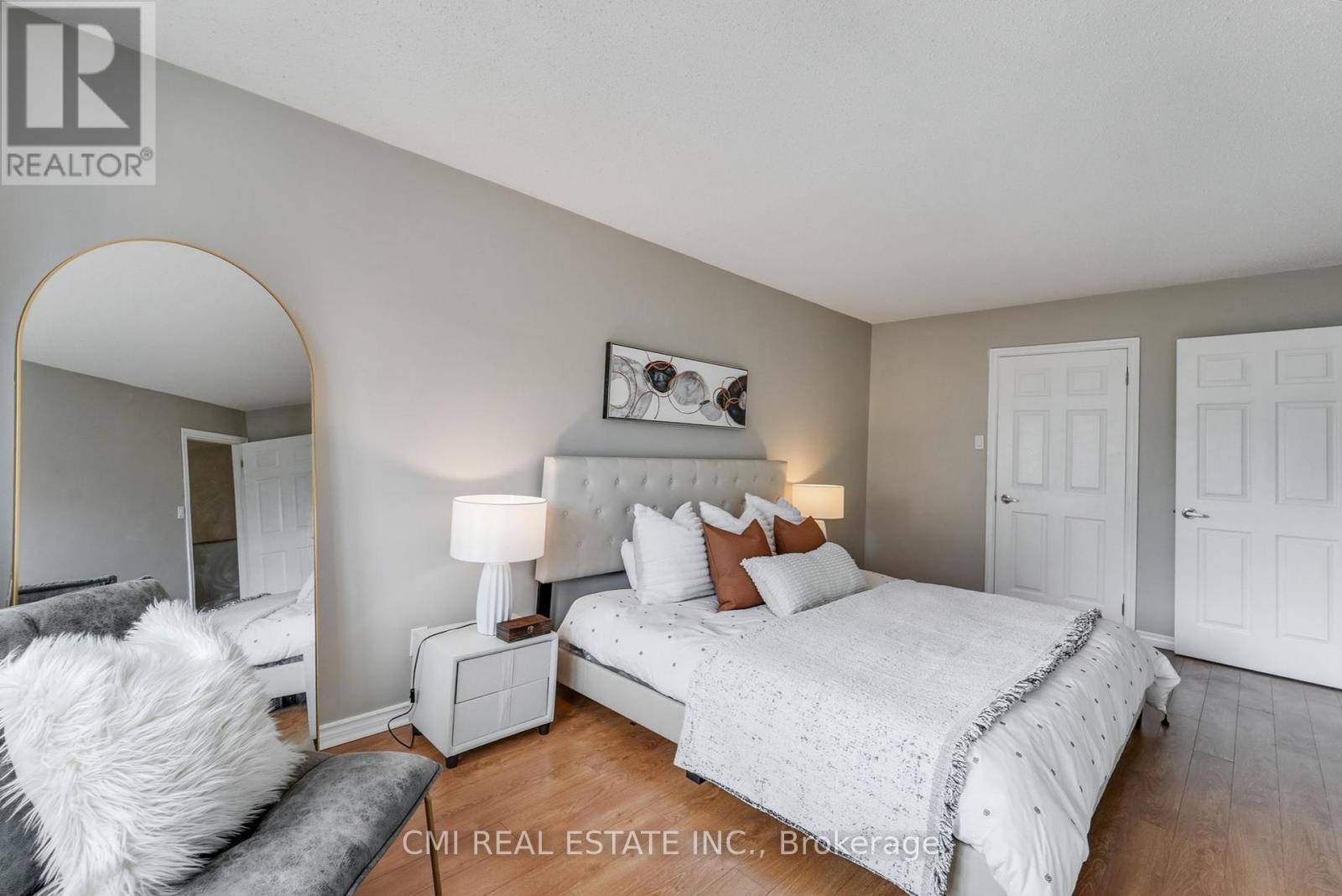 Photo 13 of 49 495 Sidney Drive, Ottawa ON