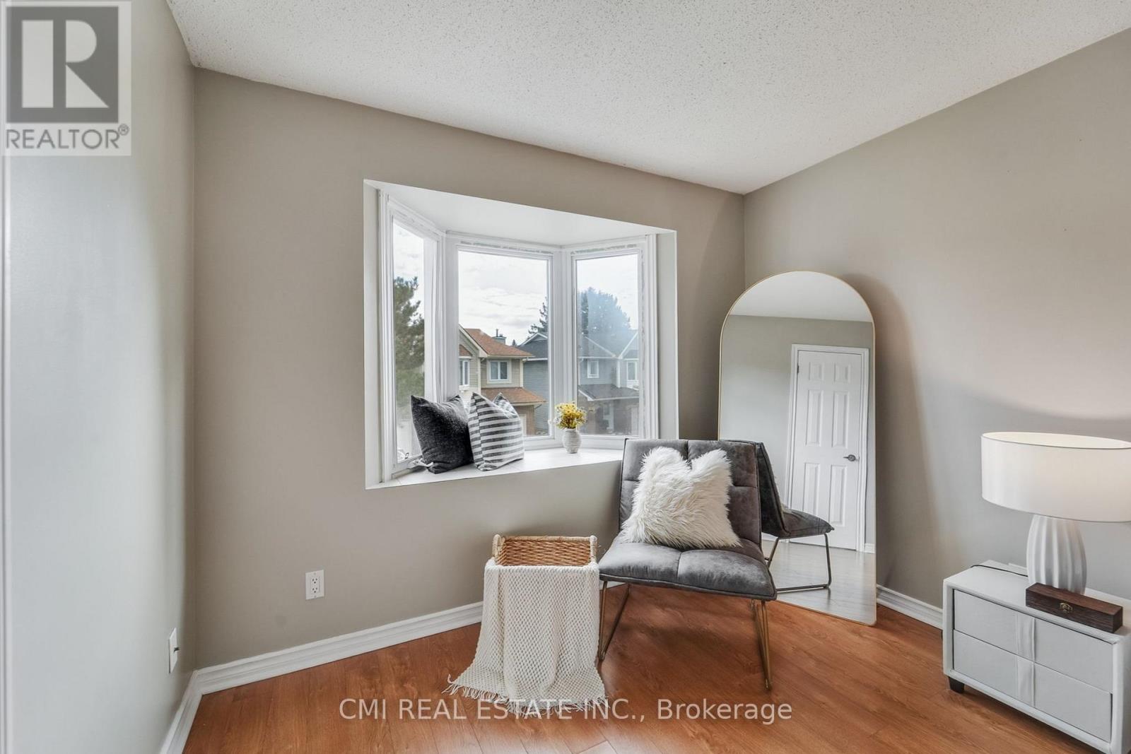 Photo 14 of 49 495 Sidney Drive, Ottawa ON