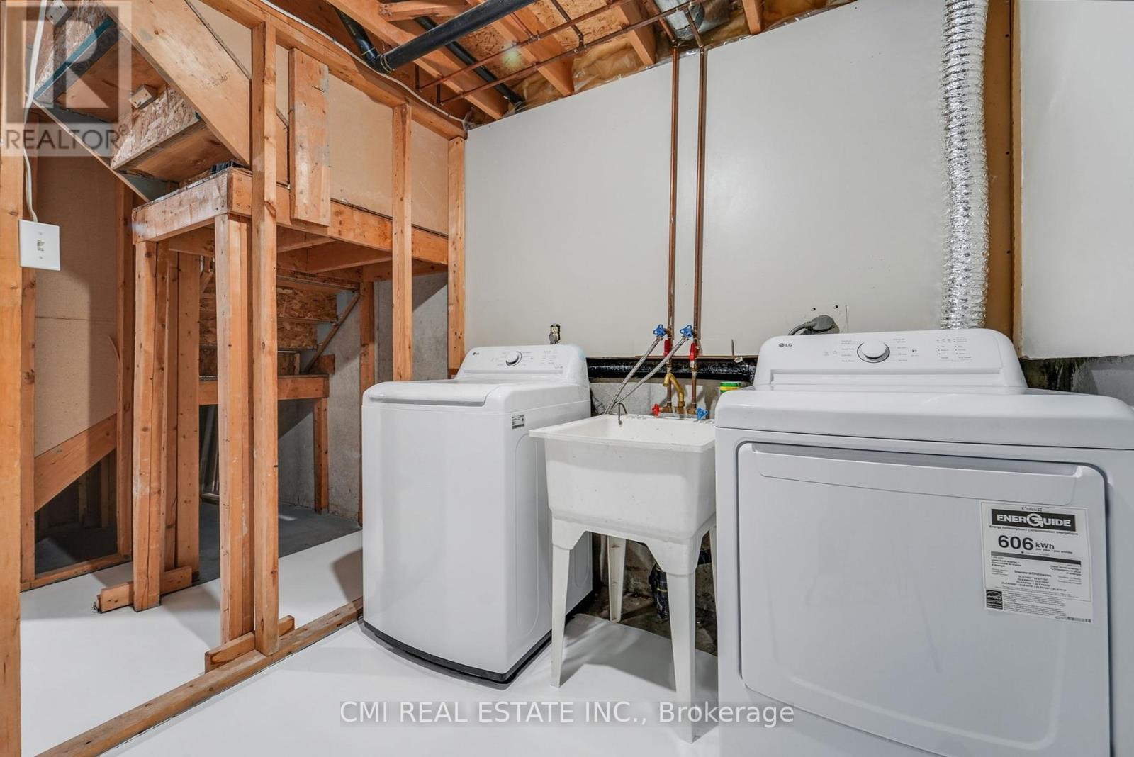 Photo 19 of 49 495 Sidney Drive, Ottawa ON