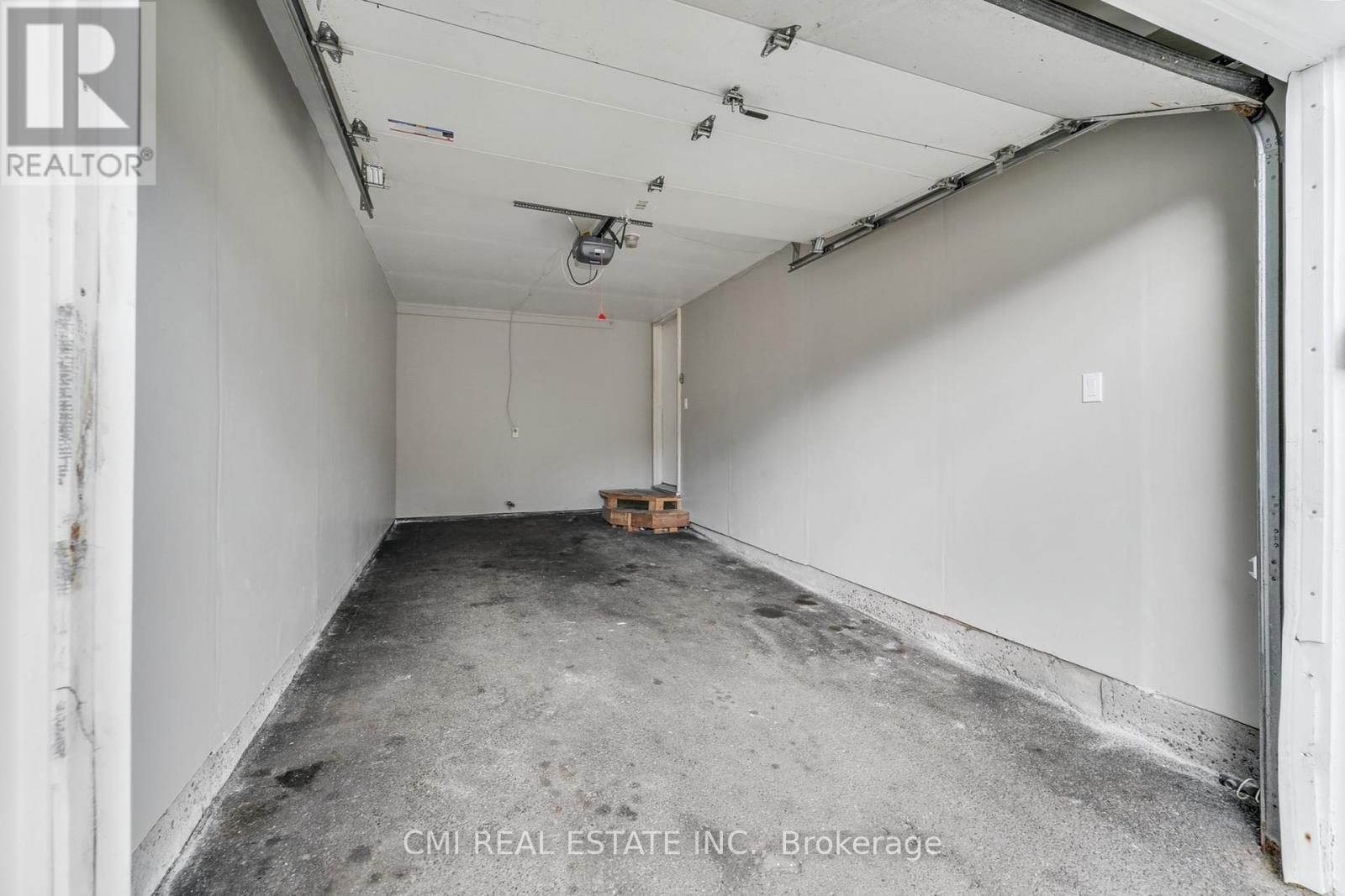 Photo 21 of 49 495 Sidney Drive, Ottawa ON