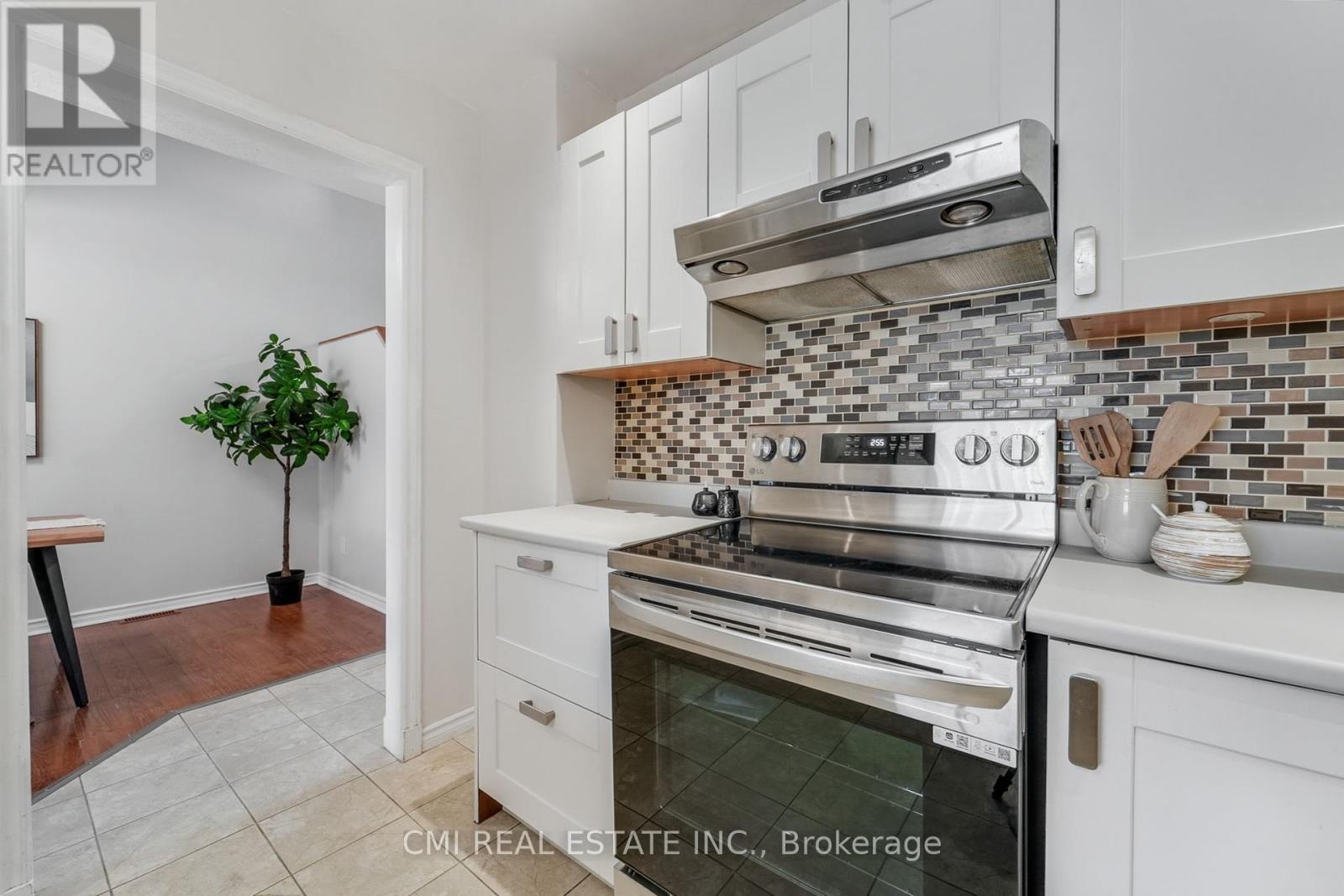 Photo 7 of 49 495 Sidney Drive, Ottawa ON