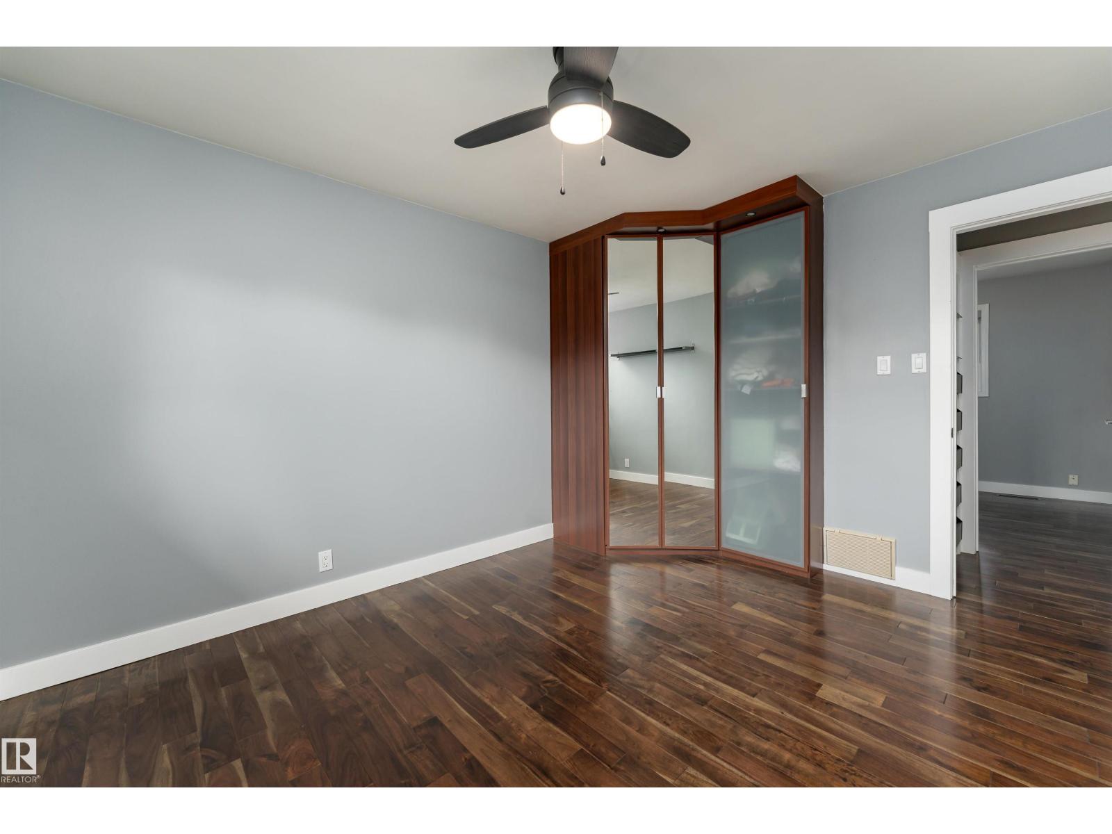Photo 16 of 10631 43 St Nw, Edmonton AB